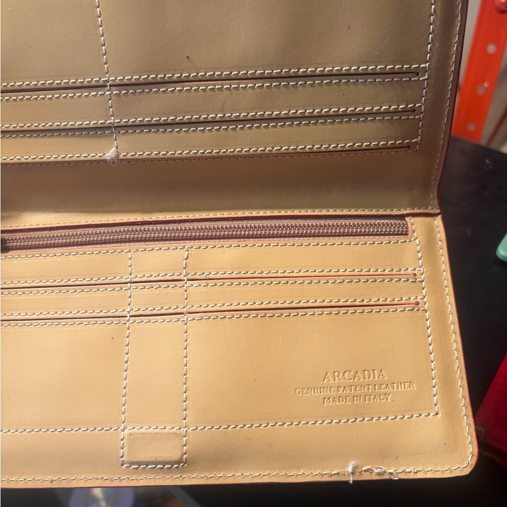 Arcadia Red and Tan Patent Leather Logo Wallet with magnetic closer - Picture 5 of 5